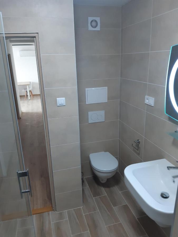 Hotel Felicia Kaluža Buitenkant foto