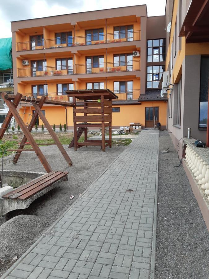 Hotel Felicia Kaluža Buitenkant foto