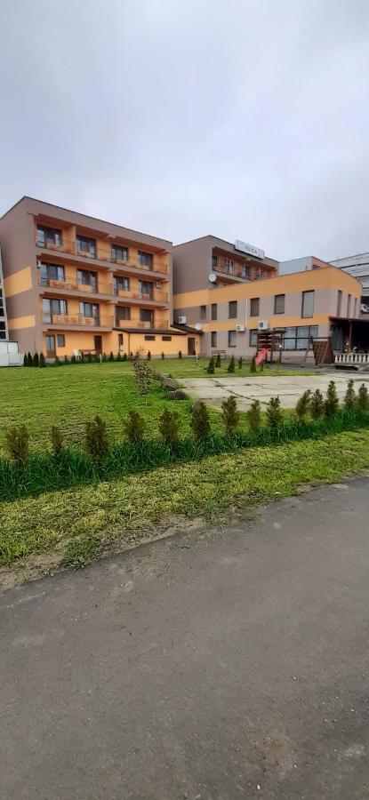 Hotel Felicia Kaluža Buitenkant foto
