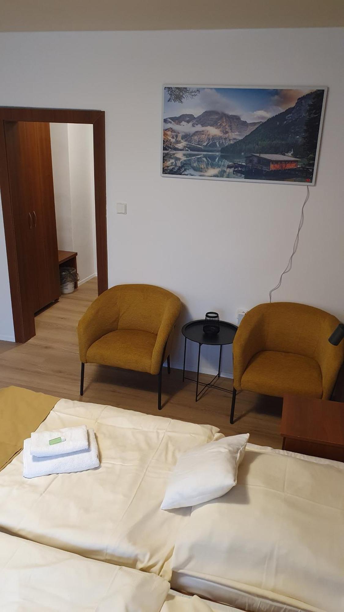 Hotel Felicia Kaluža Buitenkant foto