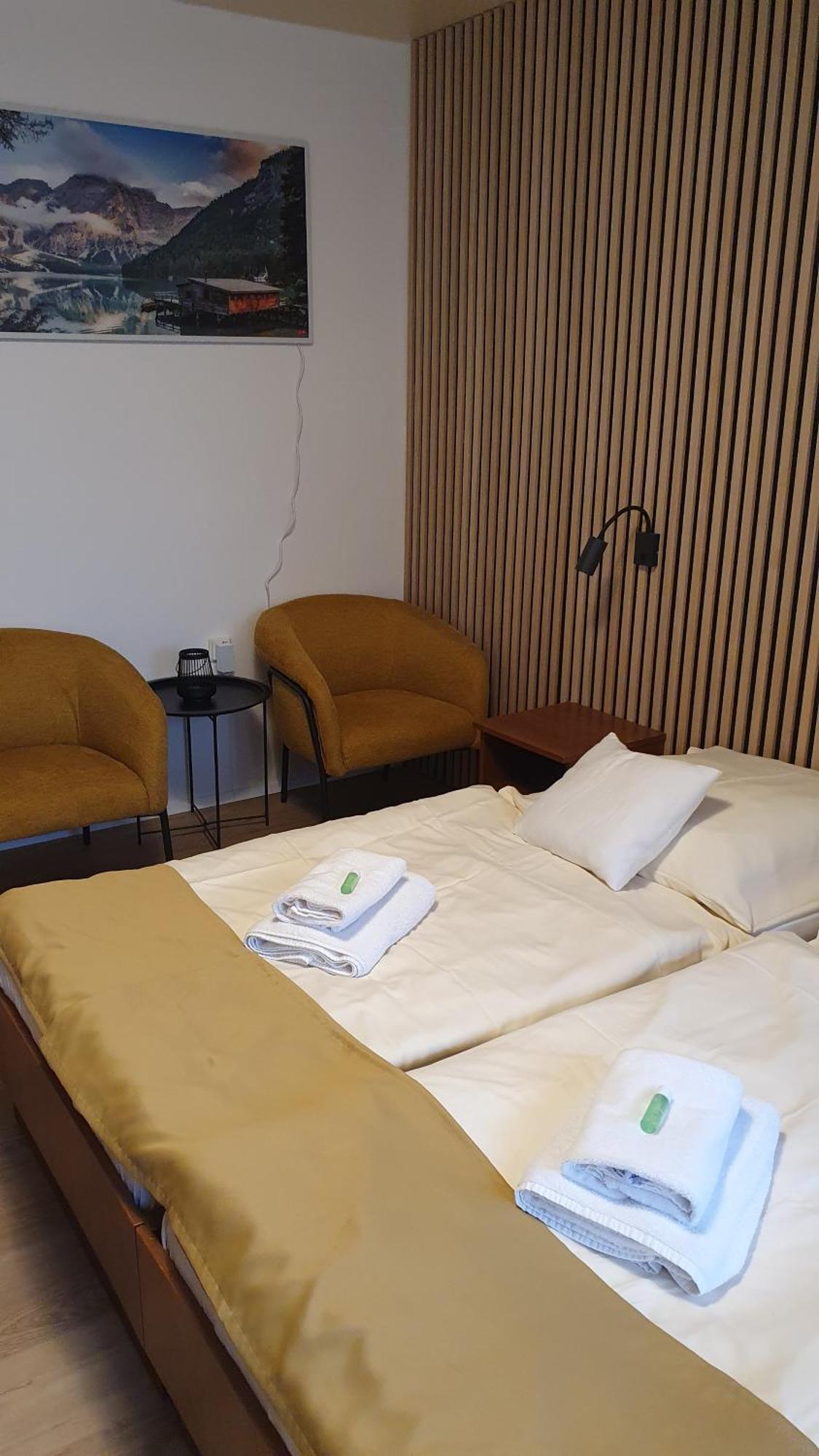 Hotel Felicia Kaluža Buitenkant foto