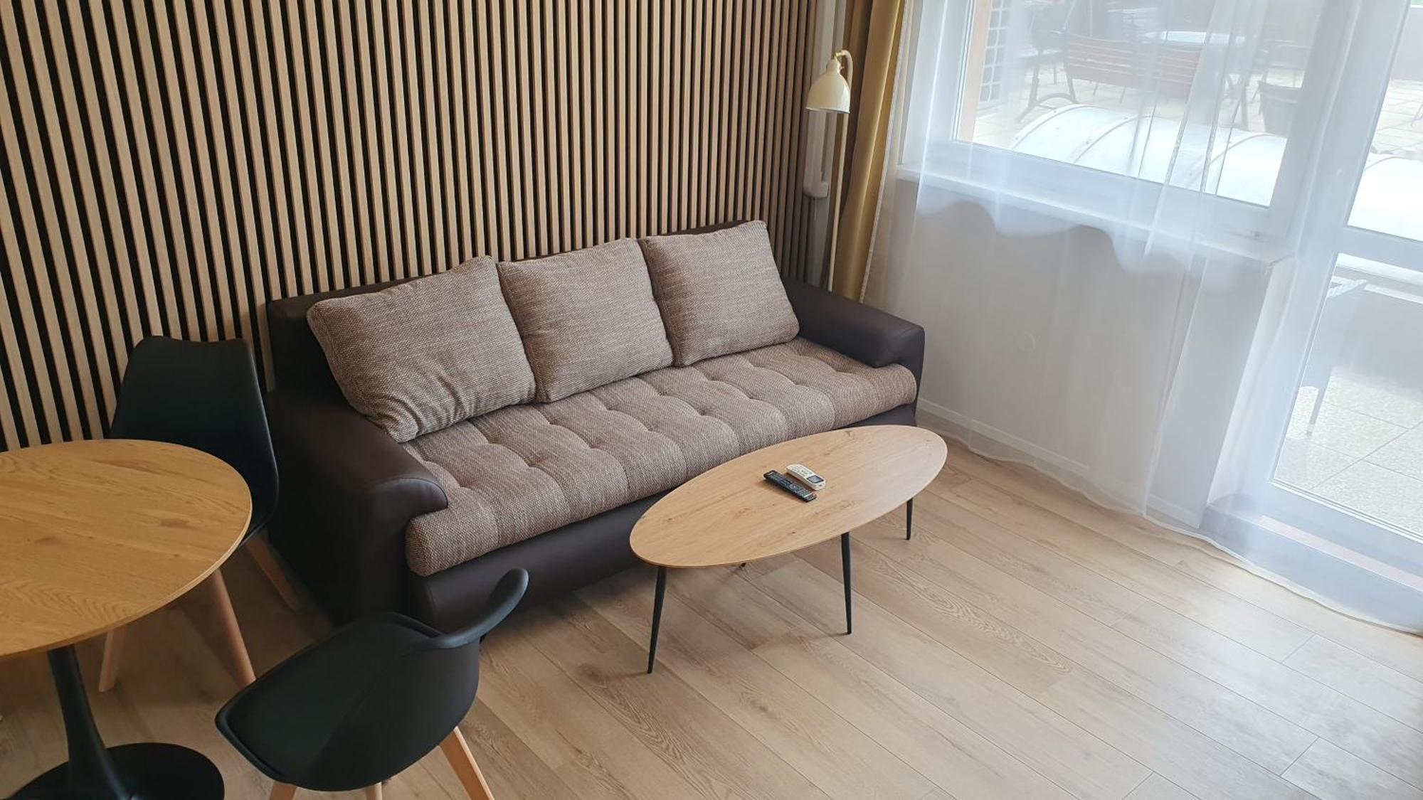 Hotel Felicia Kaluža Buitenkant foto