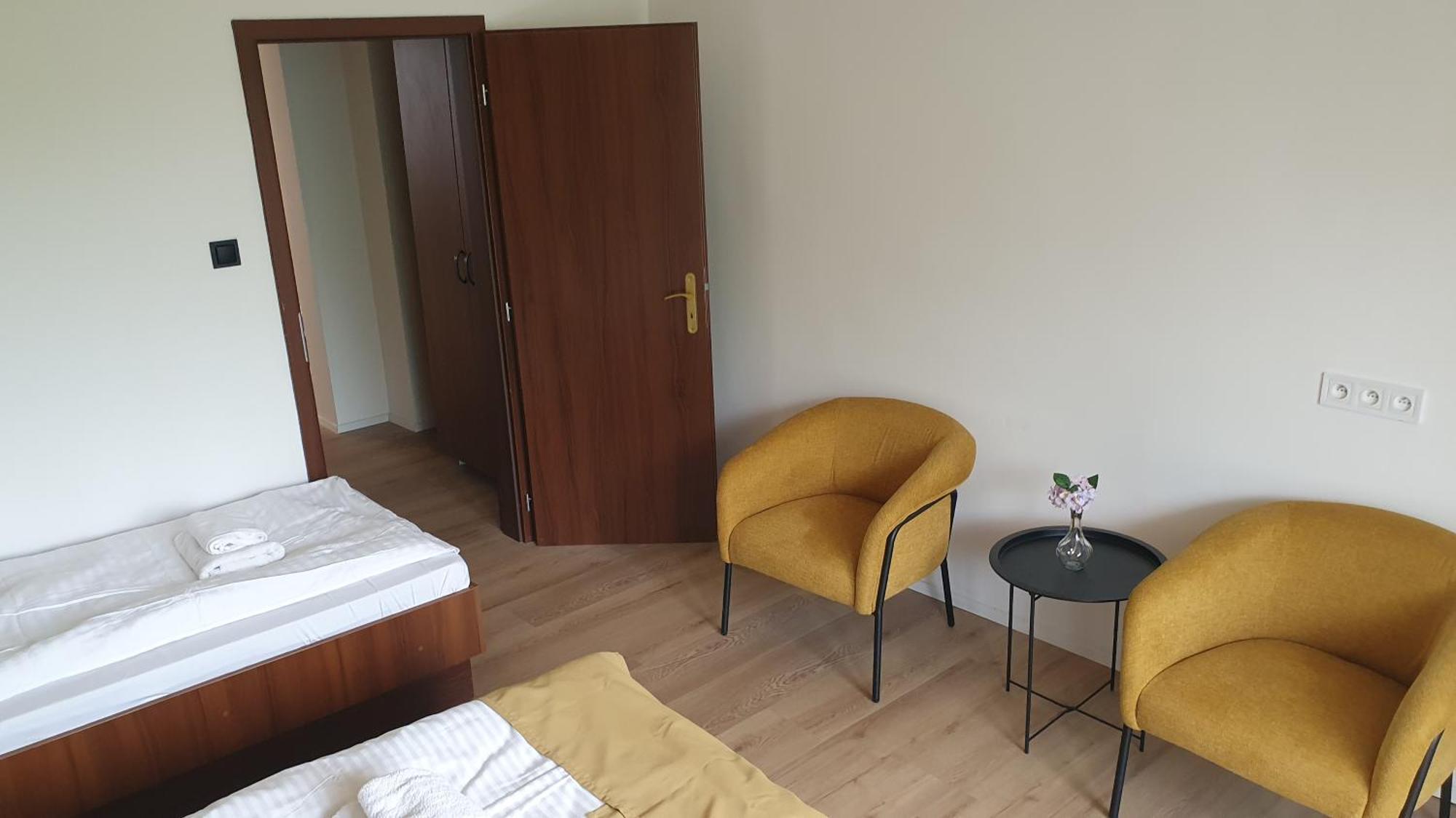Hotel Felicia Kaluža Buitenkant foto