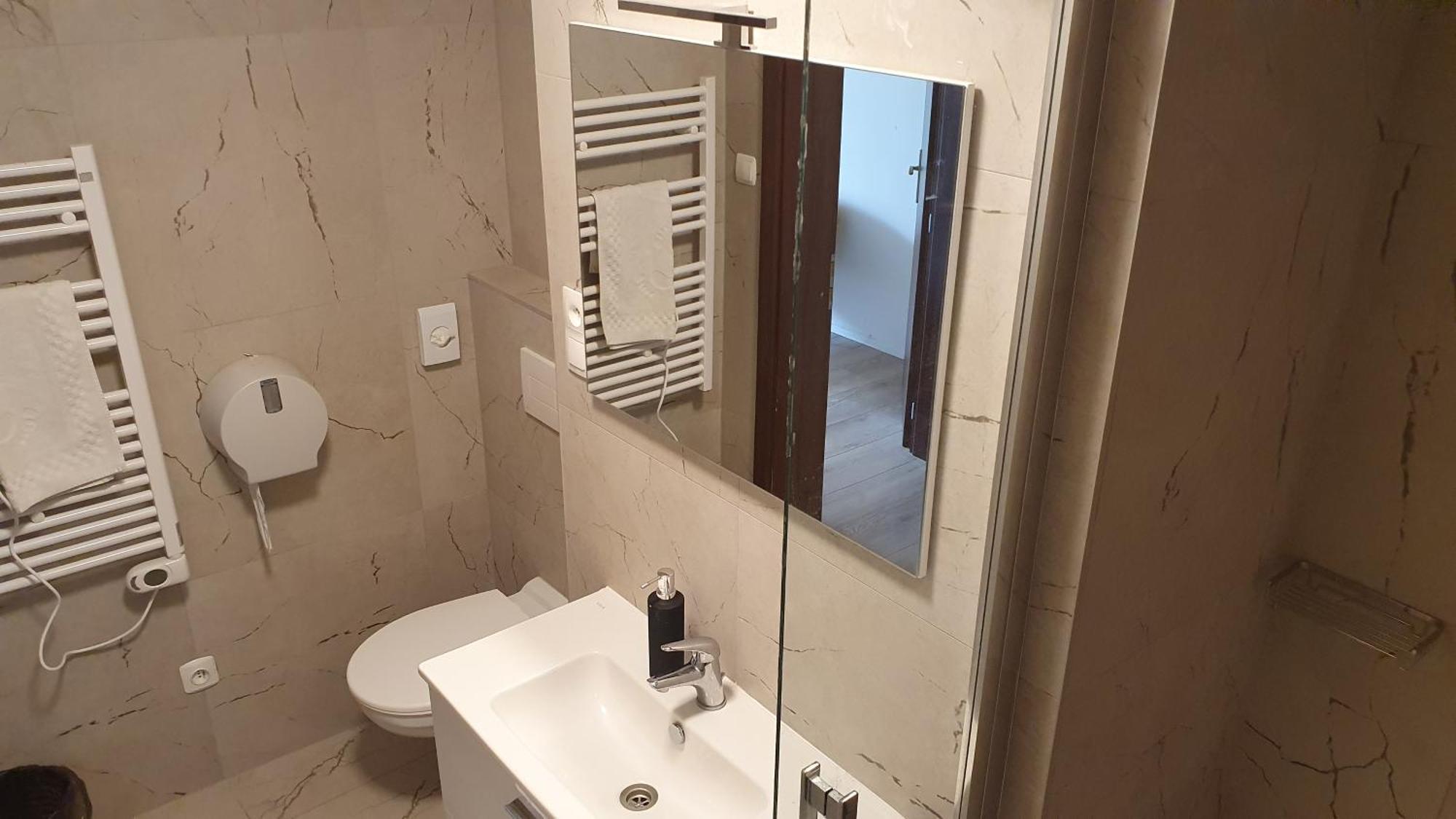 Hotel Felicia Kaluža Buitenkant foto