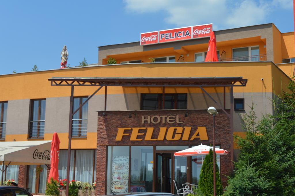 Hotel Felicia Kaluža Buitenkant foto