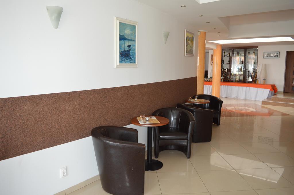 Hotel Felicia Kaluža Buitenkant foto