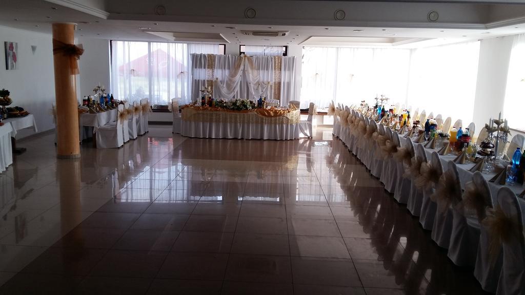 Hotel Felicia Kaluža Buitenkant foto